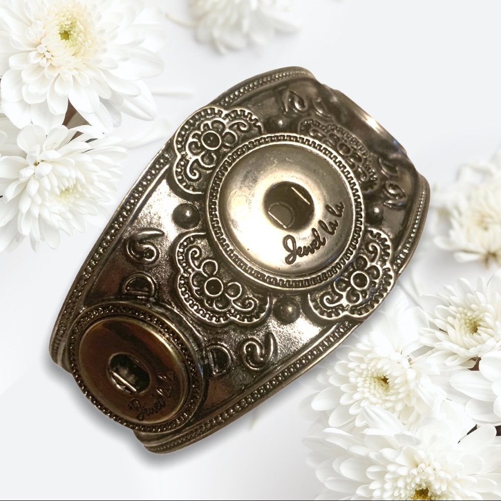 Cuff bracelet for snaps